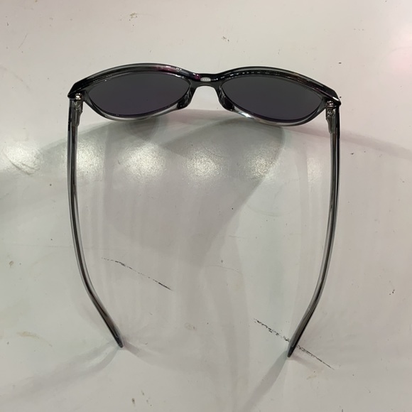 Sunglasses - Picture 5 of 11
